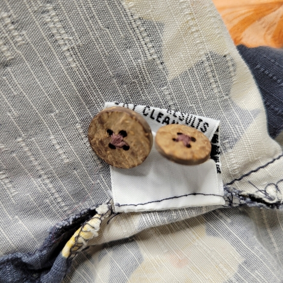 Tommy Bahama Silk Shirt Men Size M Pineapples Flowers Short Sleeve Button Front - Picture 8 of 12